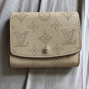 Issue LV wallet please see description